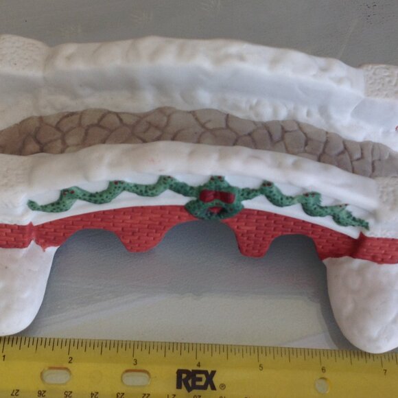 Vintage 'Santa's Best Christmas in Vermont Red Brick Bridge Village Accessory - Picture 2 of 4